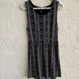 Freebird Dress Black & White Geometric/Tribal  Design Sleeveless Keyhole Back S